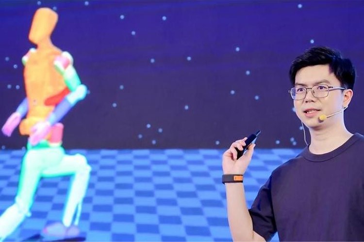 天才少年稚晖君三木机器人走路进场！AI模型做大脑，目标售价20万以内