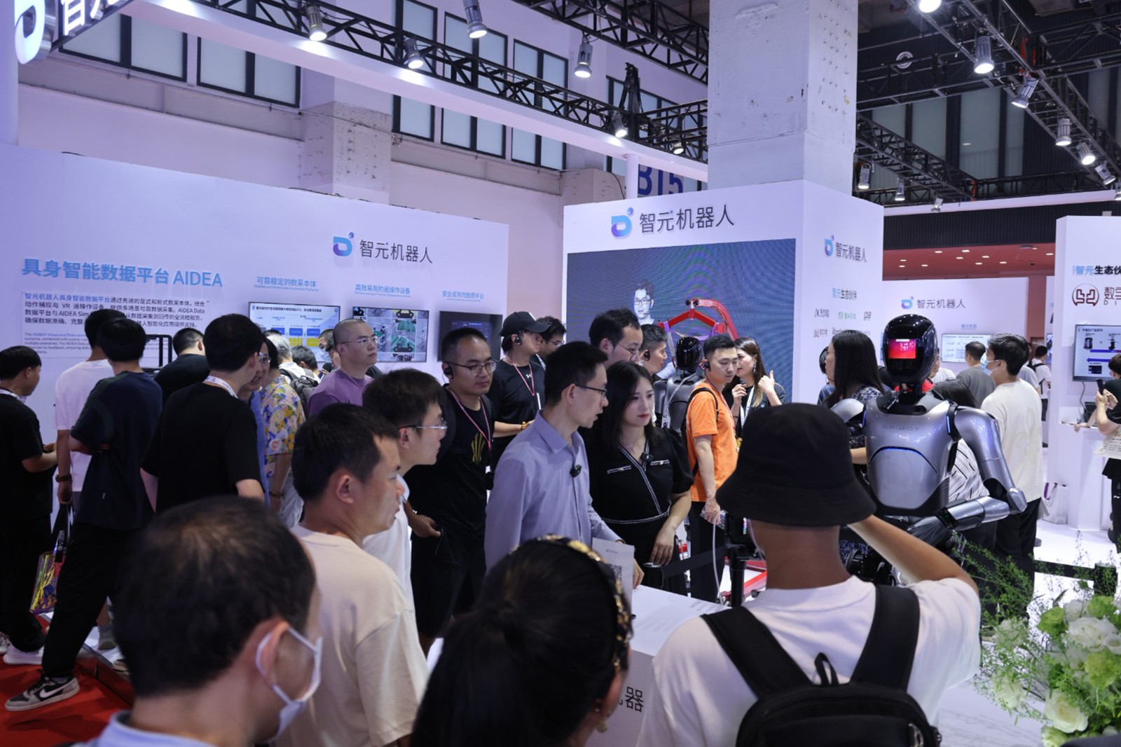 球速体育机器人亮相世界机器人大会WRC